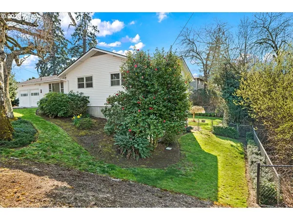a view of a house with a backyard