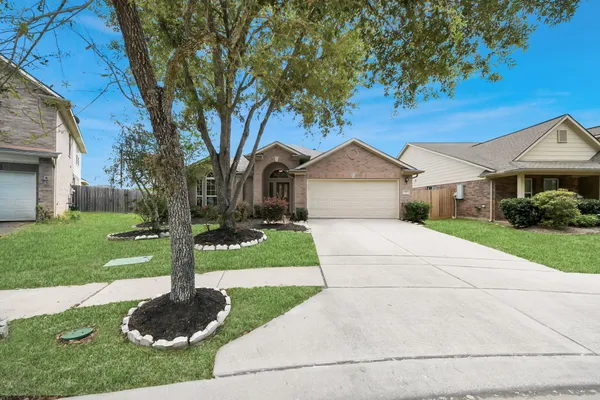 $2,400 | 7730 Trail Hollow, Missouri City, TX 77459