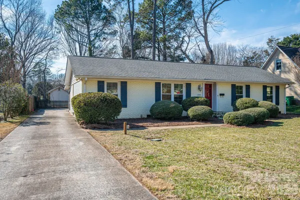 $2,995 | 4600 Castleton Road, Charlotte, NC 28211