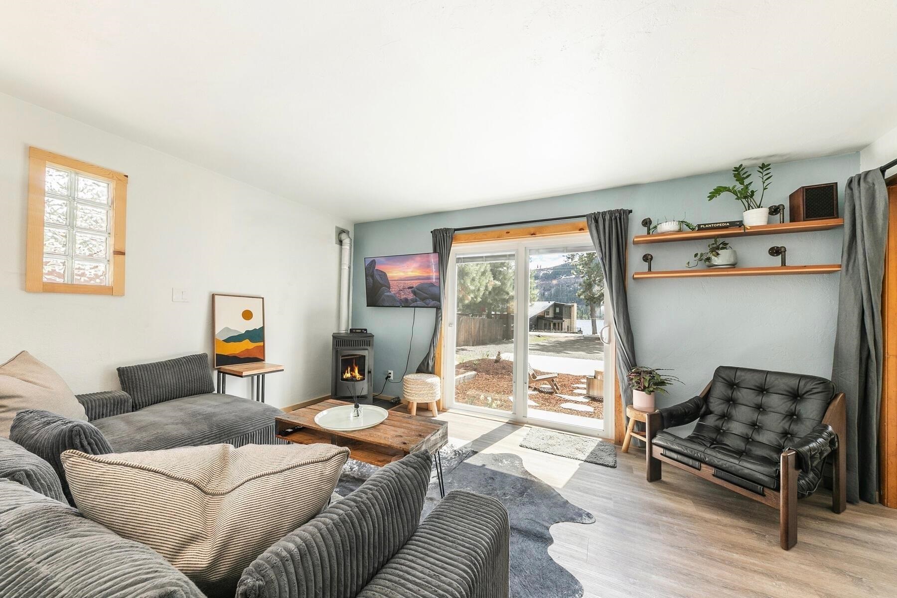 13620 Donner Pass Road Truckee, CA 96161 - Photo 6 of 24