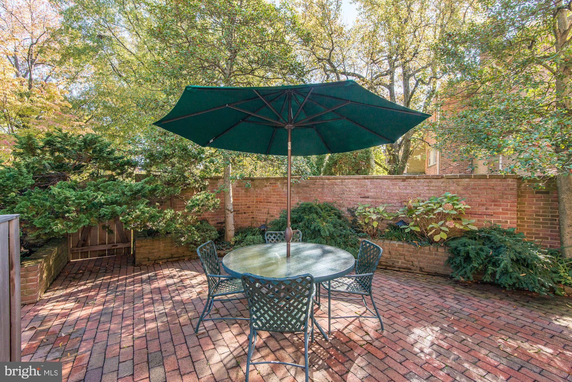2325 North Glebe Road Arlington, VA 22207 - Photo 11 of 30 Brick Walled Private Garden