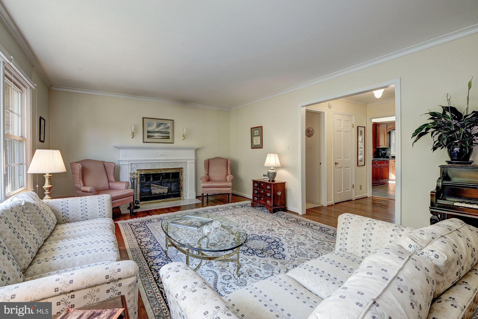 2325 North Glebe Road Arlington, VA 22207 - Photo 12 of 30 Living Room