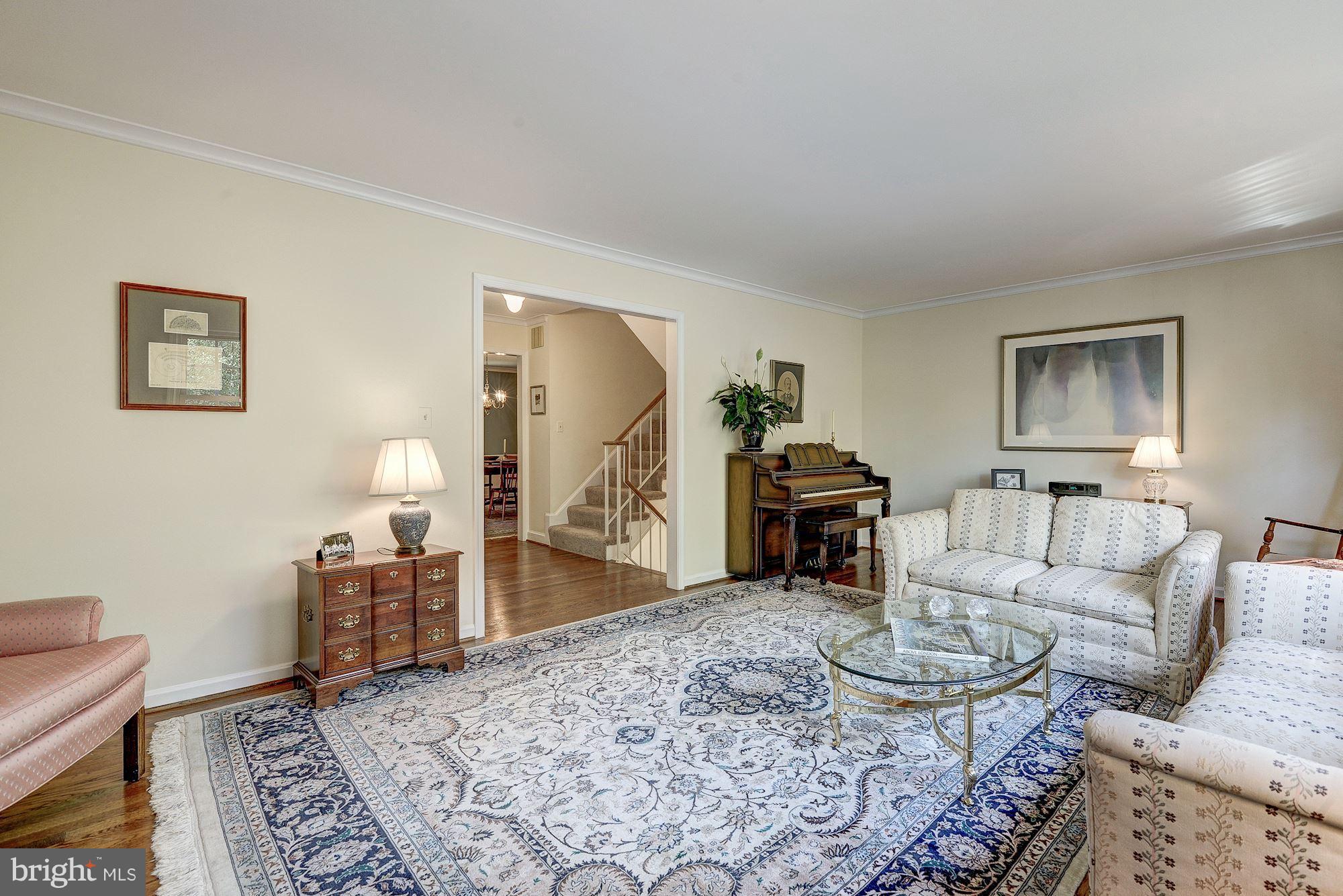 2325 North Glebe Road Arlington, VA 22207 - Photo 13 of 30 Living Room