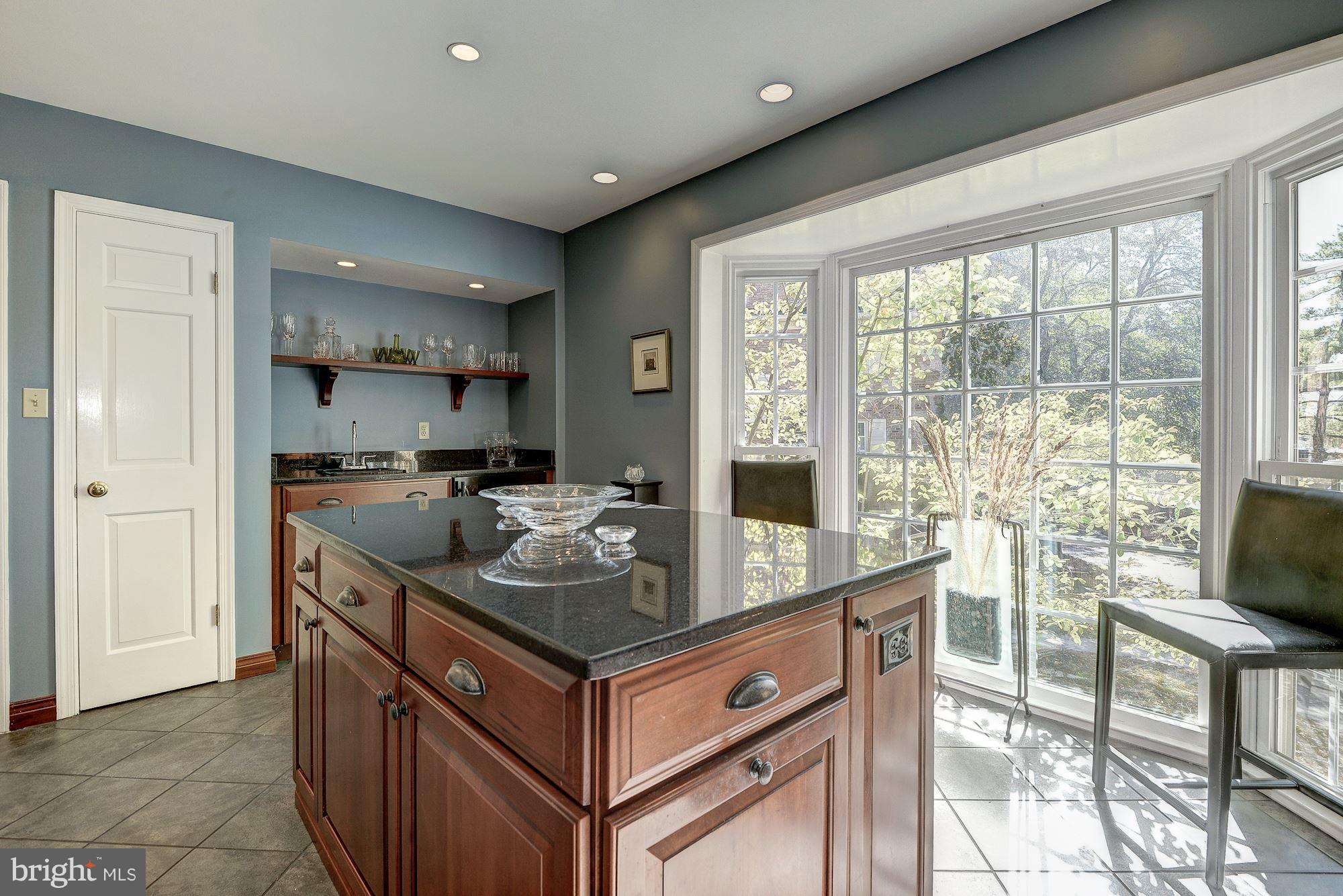 2325 North Glebe Road Arlington, VA 22207 - Photo 17 of 30 Kitchen