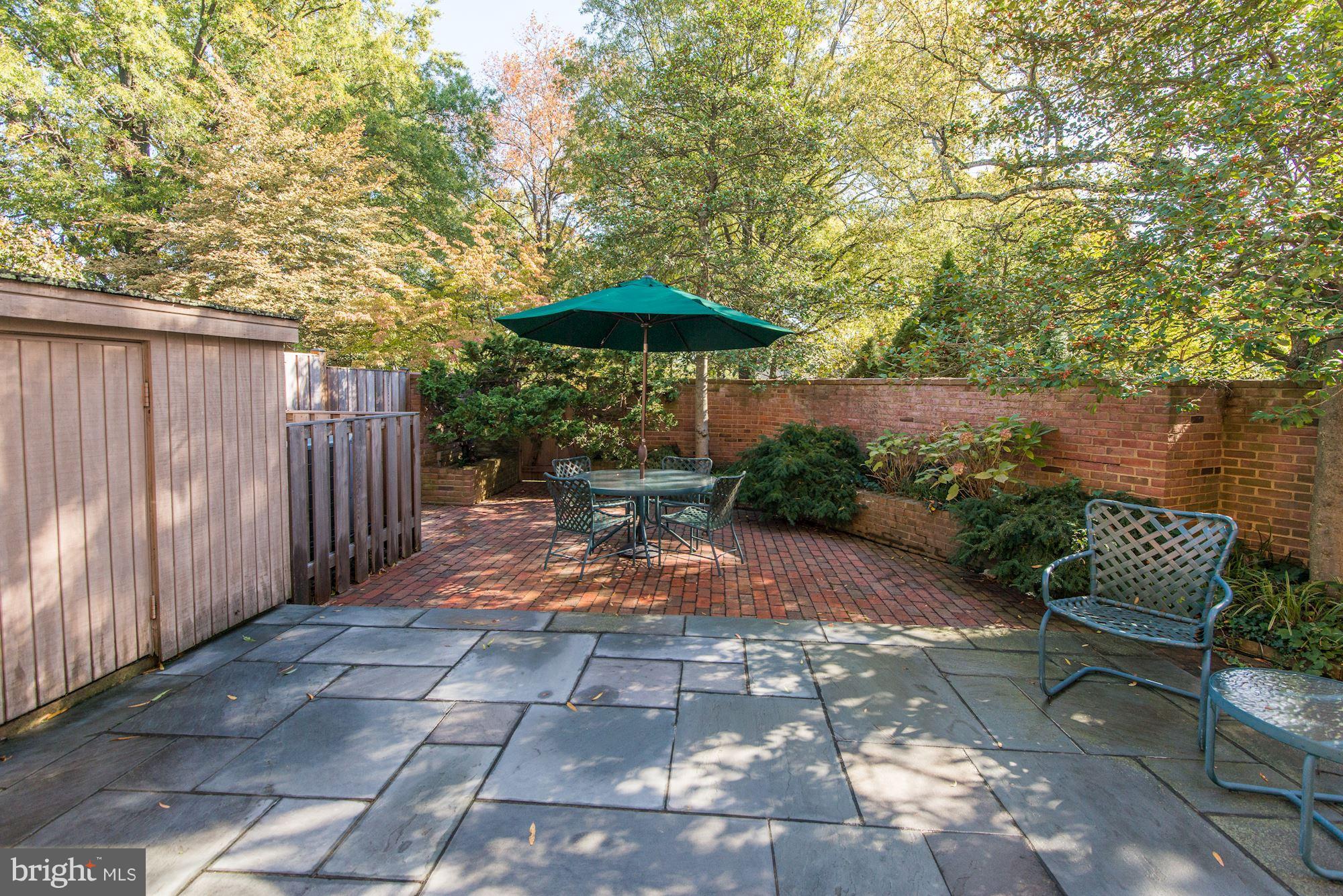 2325 North Glebe Road Arlington, VA 22207 - Photo 9 of 30 Brick Walled Private Garden