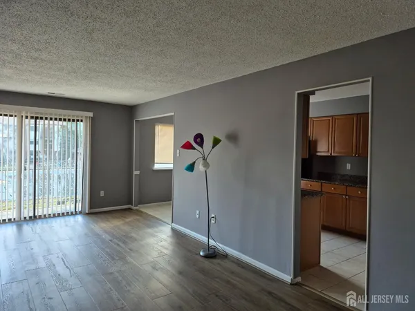 $2,300 | 915 Edison Glen Terrace, Edison, NJ 08837