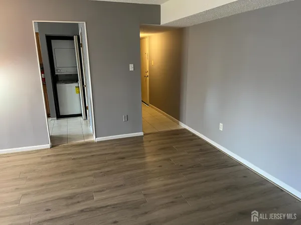 $2,300 | 915 Edison Glen Terrace, Edison, NJ 08837