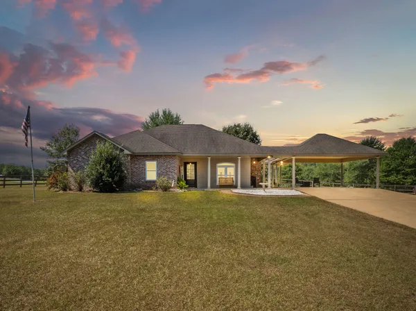 $315,000 | 886 Castor Lake Road, Leesville, LA 71446