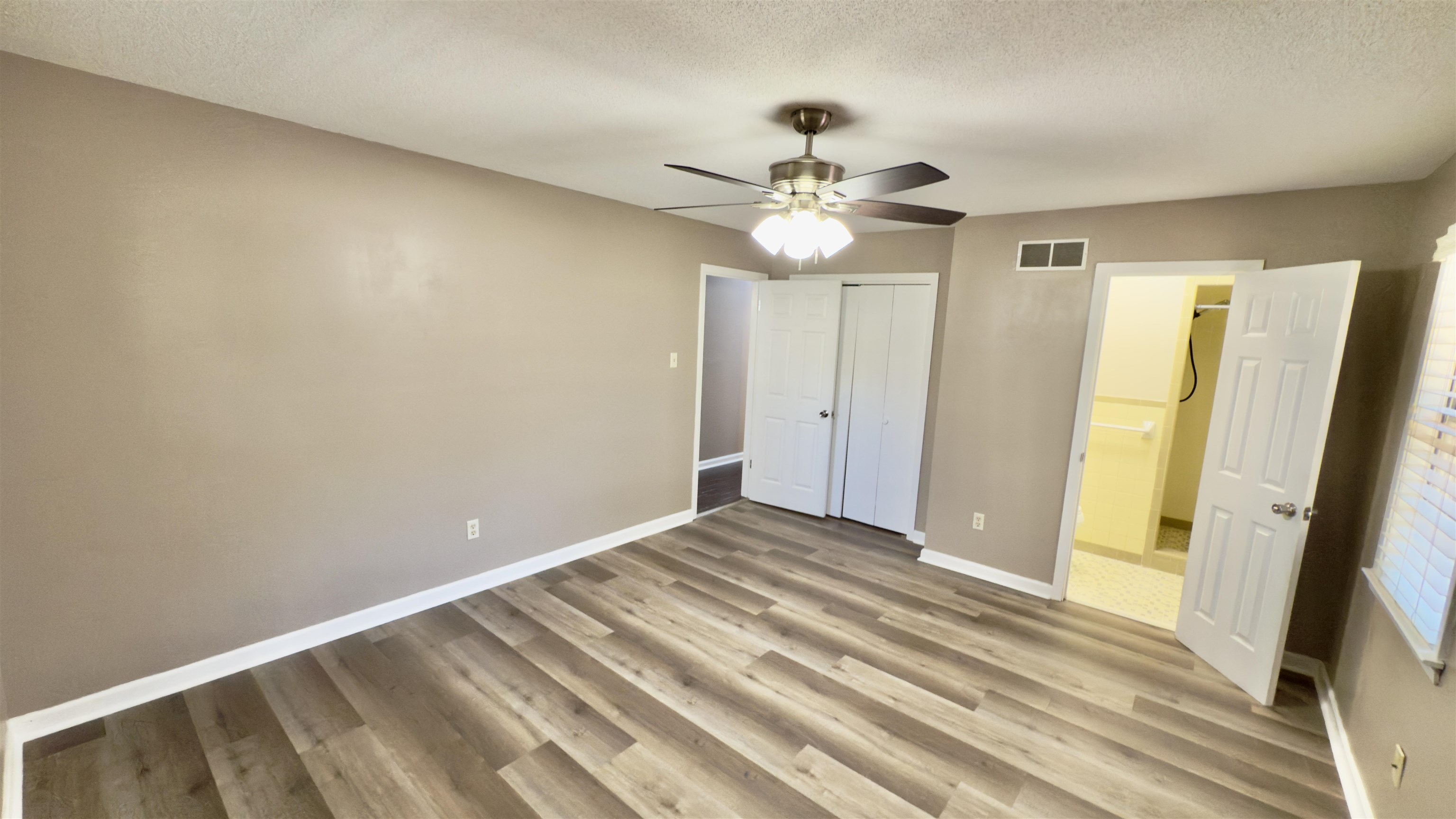 2563 Hacks Cross Road Germantown, TN 38138 - Photo 12 of 28 a view of an empty room with a bathroom