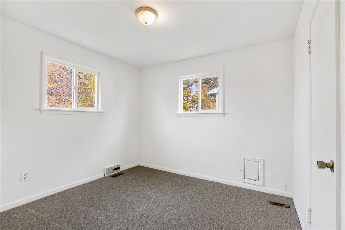 2824 East Marshall Avenue Spokane, WA 99207 - Photo 9 of 21