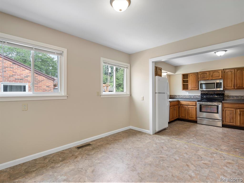 31553 Marblehead Road Farmington, MI 48336 - Photo 8 of 32
