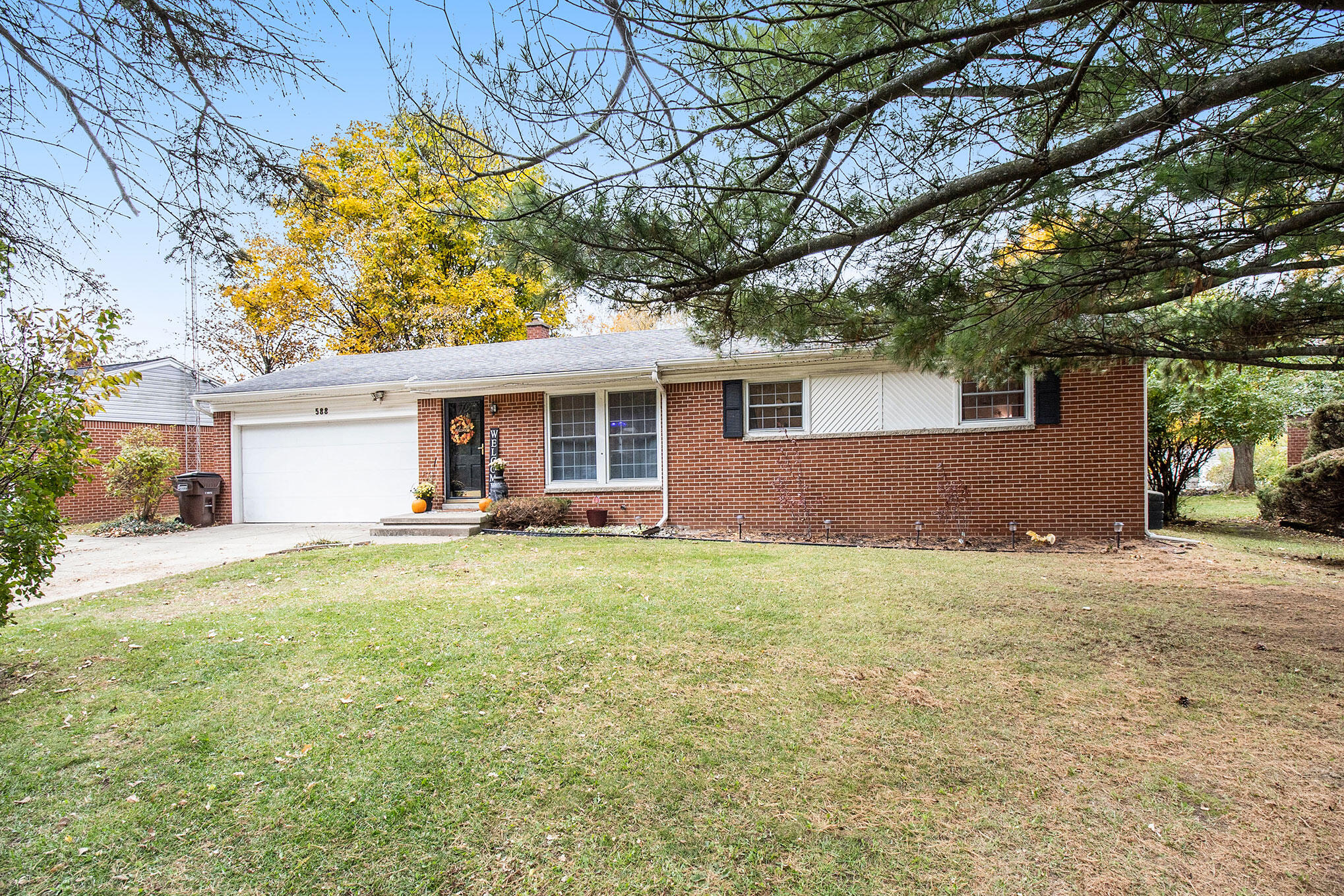 588 Robinson Road Jackson, MI 49203 - Photo 4 of 46 4