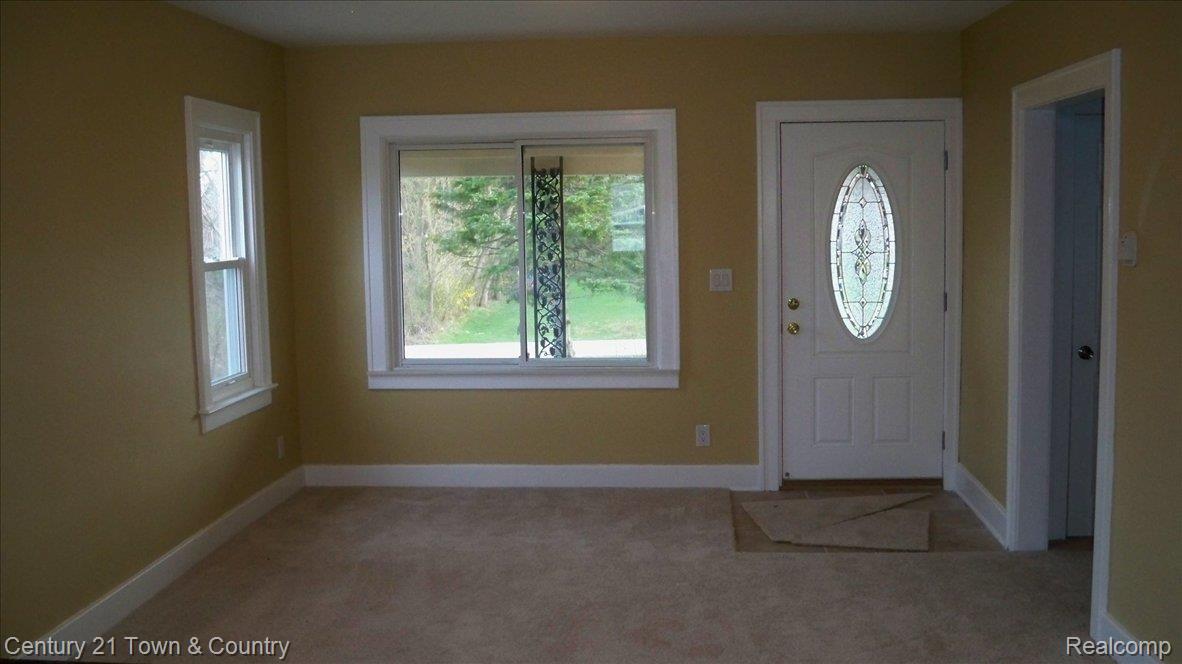350 Grace Avenue Rochester, MI 48307 - Photo 9 of 25 100_2843