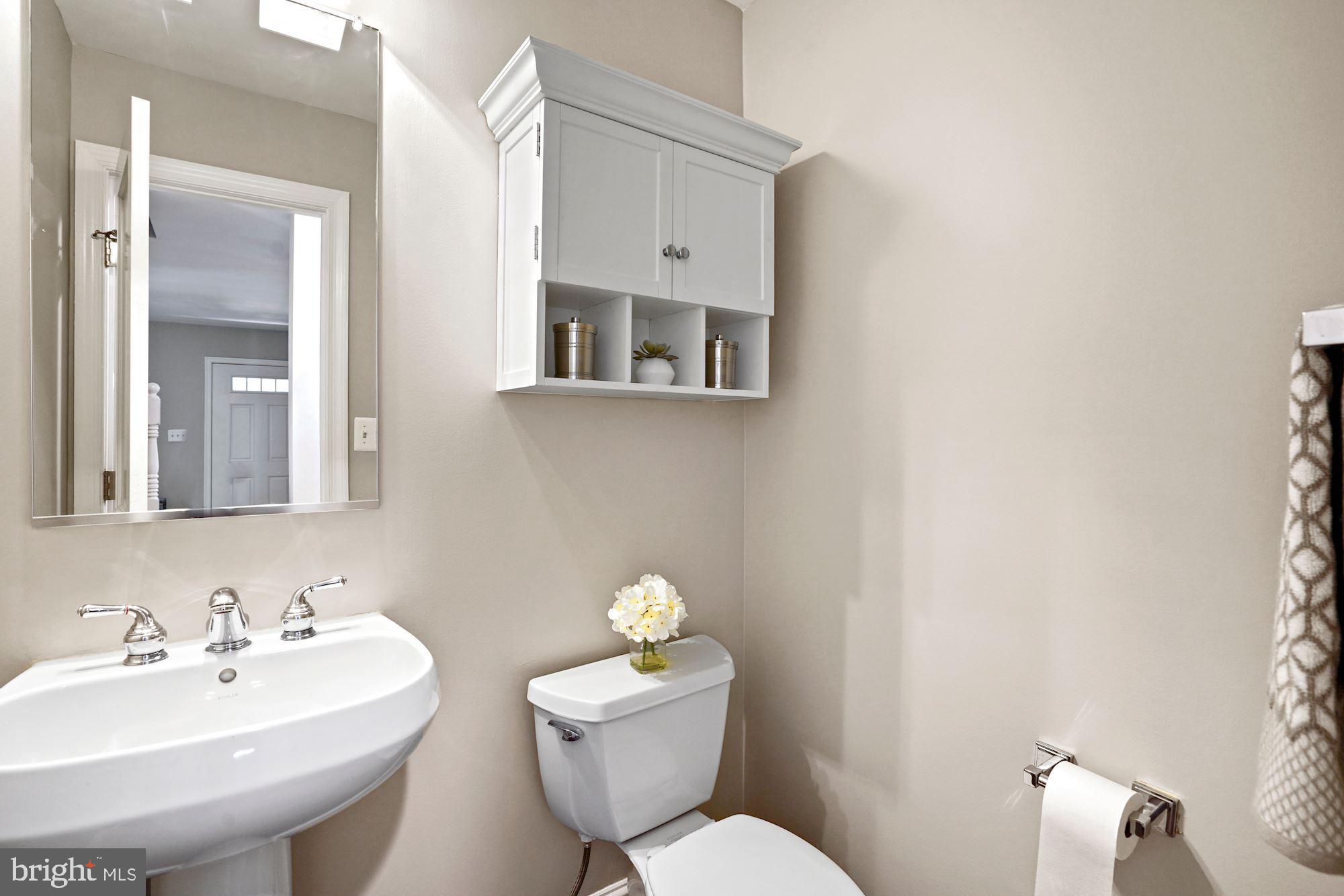 5055 26th Road North Arlington, VA 22207 - Photo 17 of 44 Main Level Powder Room