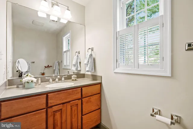 $5,750 | 5055 26th Road North, Arlington, VA 22207