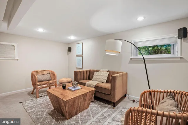 $5,750 | 5055 26th Road North, Arlington, VA 22207