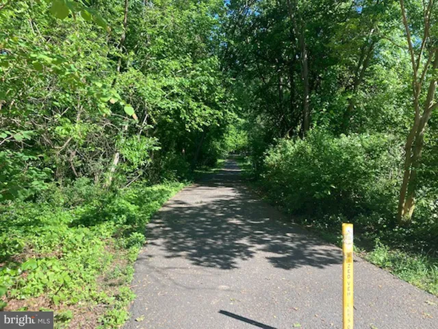 $5,750 | 5055 26th Road North, Arlington, VA 22207