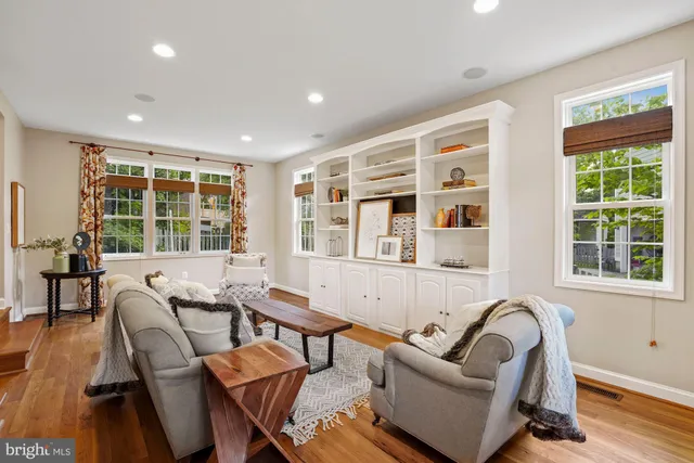 $5,750 | 5055 26th Road North, Arlington, VA 22207