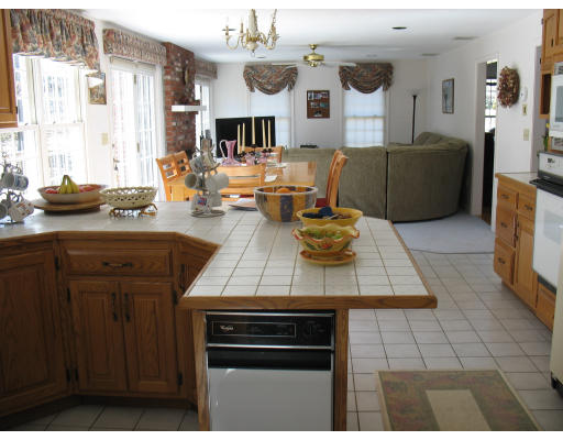 104 Mitchell Road Holliston, MA 01746 - Photo 4 of 14 Gallery Image 4