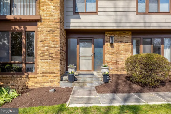 $1,395,000 | 9122 Cricklewood Court, Vienna, VA 22182