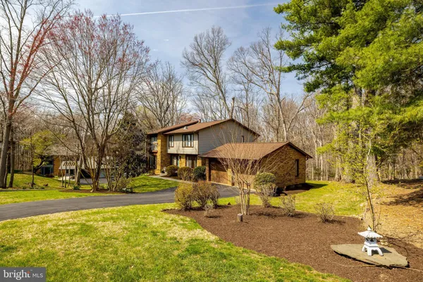 $1,395,000 | 9122 Cricklewood Court, Vienna, VA 22182