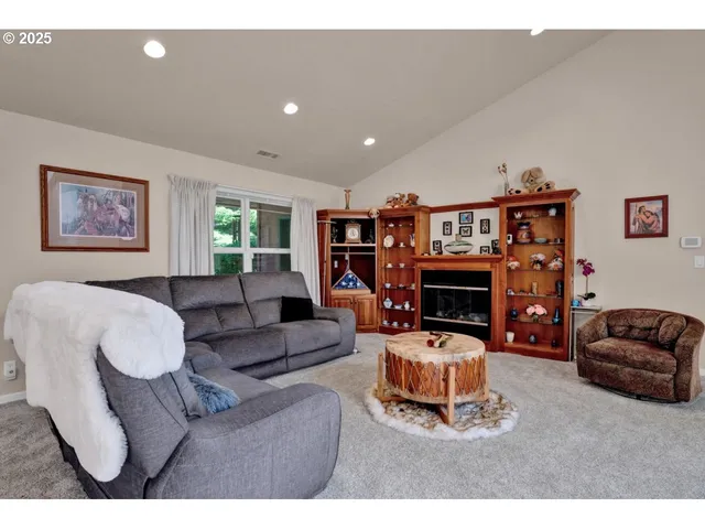 $739,500 | 2131 Willow Loop, Florence, OR 97439