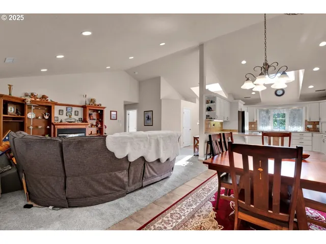 $739,500 | 2131 Willow Loop, Florence, OR 97439