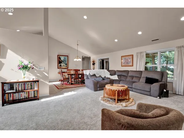 $739,500 | 2131 Willow Loop, Florence, OR 97439