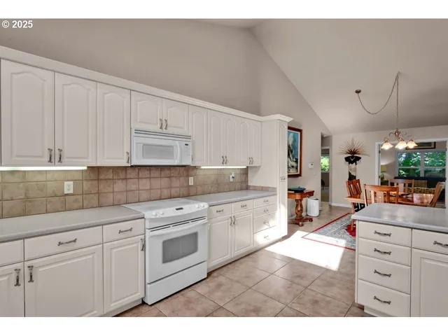 $739,500 | 2131 Willow Loop, Florence, OR 97439