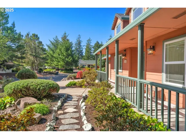 $739,500 | 2131 Willow Loop, Florence, OR 97439