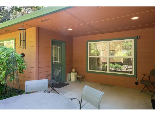 $739,500 | 2131 Willow Loop, Florence, OR 97439