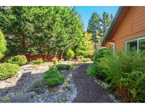 $739,500 | 2131 Willow Loop, Florence, OR 97439