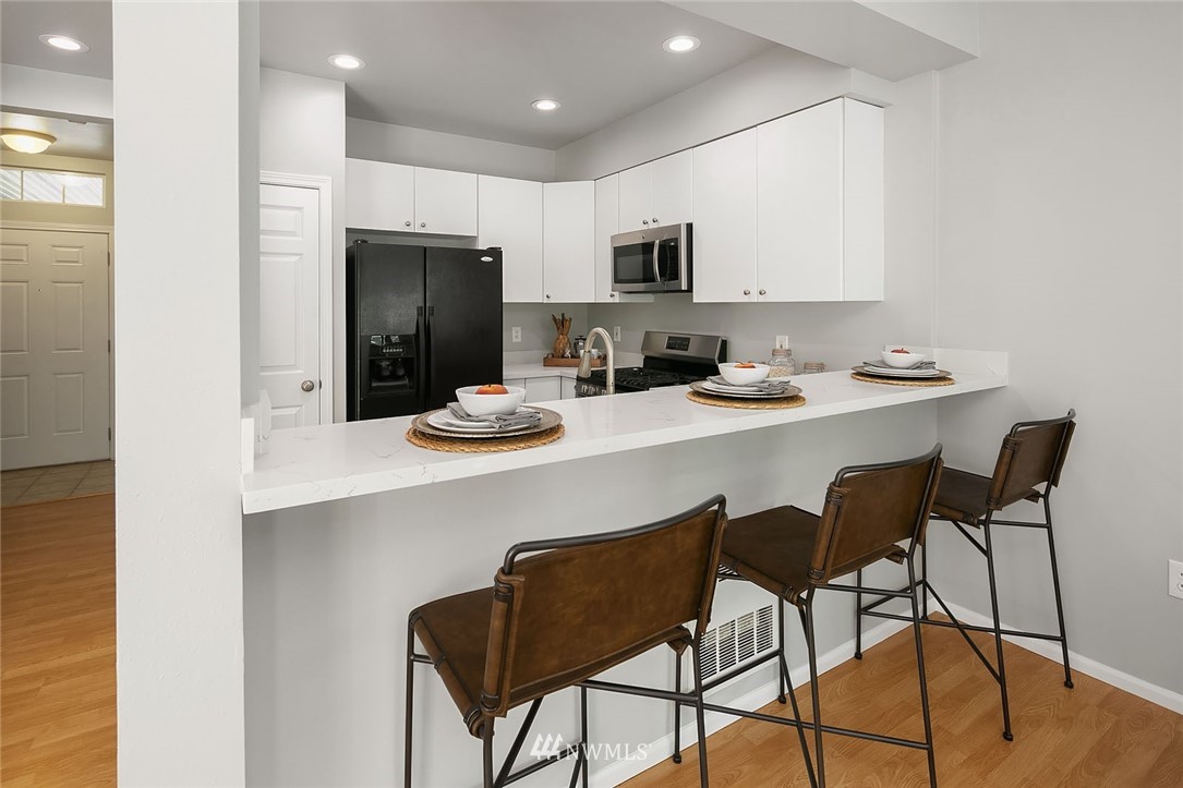 101 South 50th Place, Unit B Renton, WA 98055 - Photo 3 of 19 Gallery Image 3