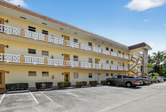 $89,000 | 5111 West Oakland Park Boulevard, Unit 201, Lauderdale Lakes, FL 33313