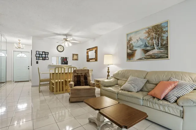 $89,000 | 5111 West Oakland Park Boulevard, Unit 201, Lauderdale Lakes, FL 33313