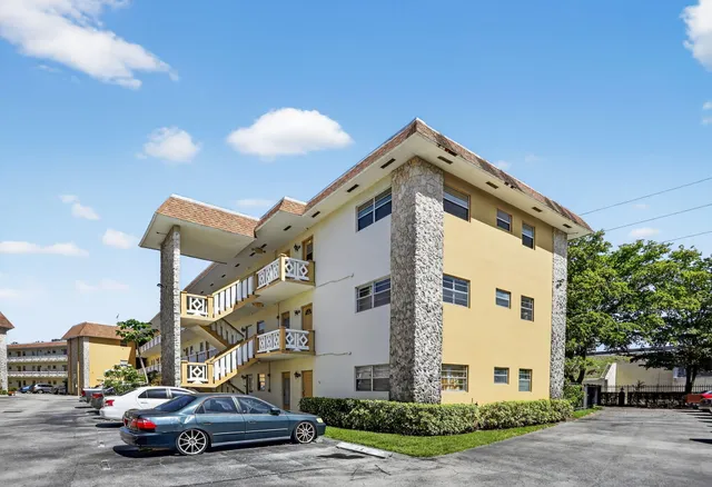 $89,000 | 5111 West Oakland Park Boulevard, Unit 201, Lauderdale Lakes, FL 33313
