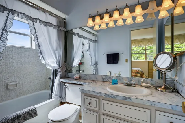 $89,000 | 5111 West Oakland Park Boulevard, Unit 201, Lauderdale Lakes, FL 33313