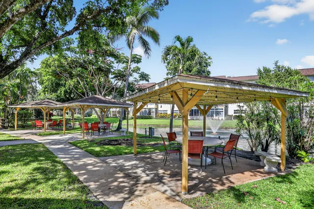 $89,000 | 5111 West Oakland Park Boulevard, Unit 201, Lauderdale Lakes, FL 33313