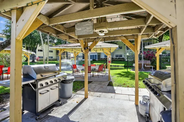 $89,000 | 5111 West Oakland Park Boulevard, Unit 201, Lauderdale Lakes, FL 33313