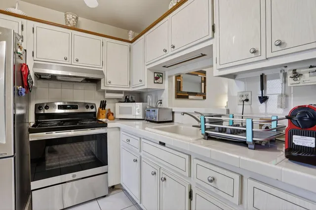 $89,000 | 5111 West Oakland Park Boulevard, Unit 201, Lauderdale Lakes, FL 33313