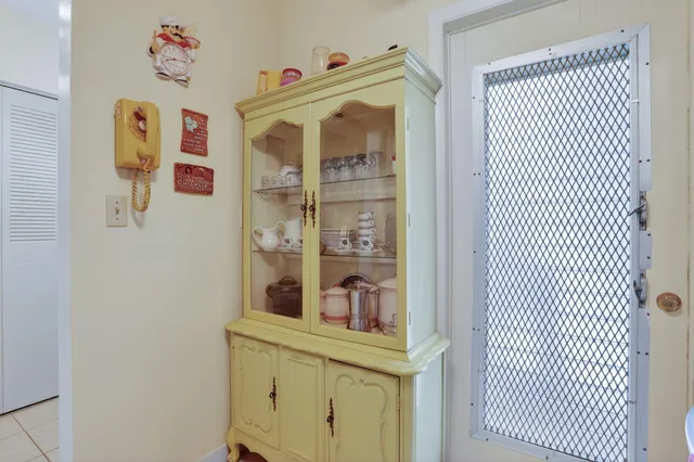 $89,000 | 5111 West Oakland Park Boulevard, Unit 201, Lauderdale Lakes, FL 33313