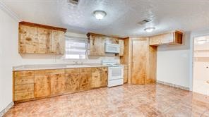 6907 Gainesville Street Houston, TX 77020 - Photo 8 of 21