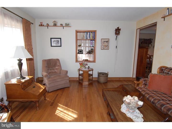 109 Tasker Avenue Reading, PA 19607 - Photo 4 of 23 Living Room