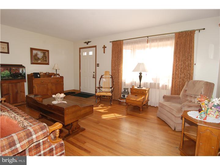 109 Tasker Avenue Reading, PA 19607 - Photo 5 of 23 Living Room