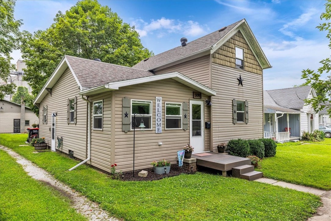 309 North Locust Street Assumption, IL 62510 - Photo 1 of 21