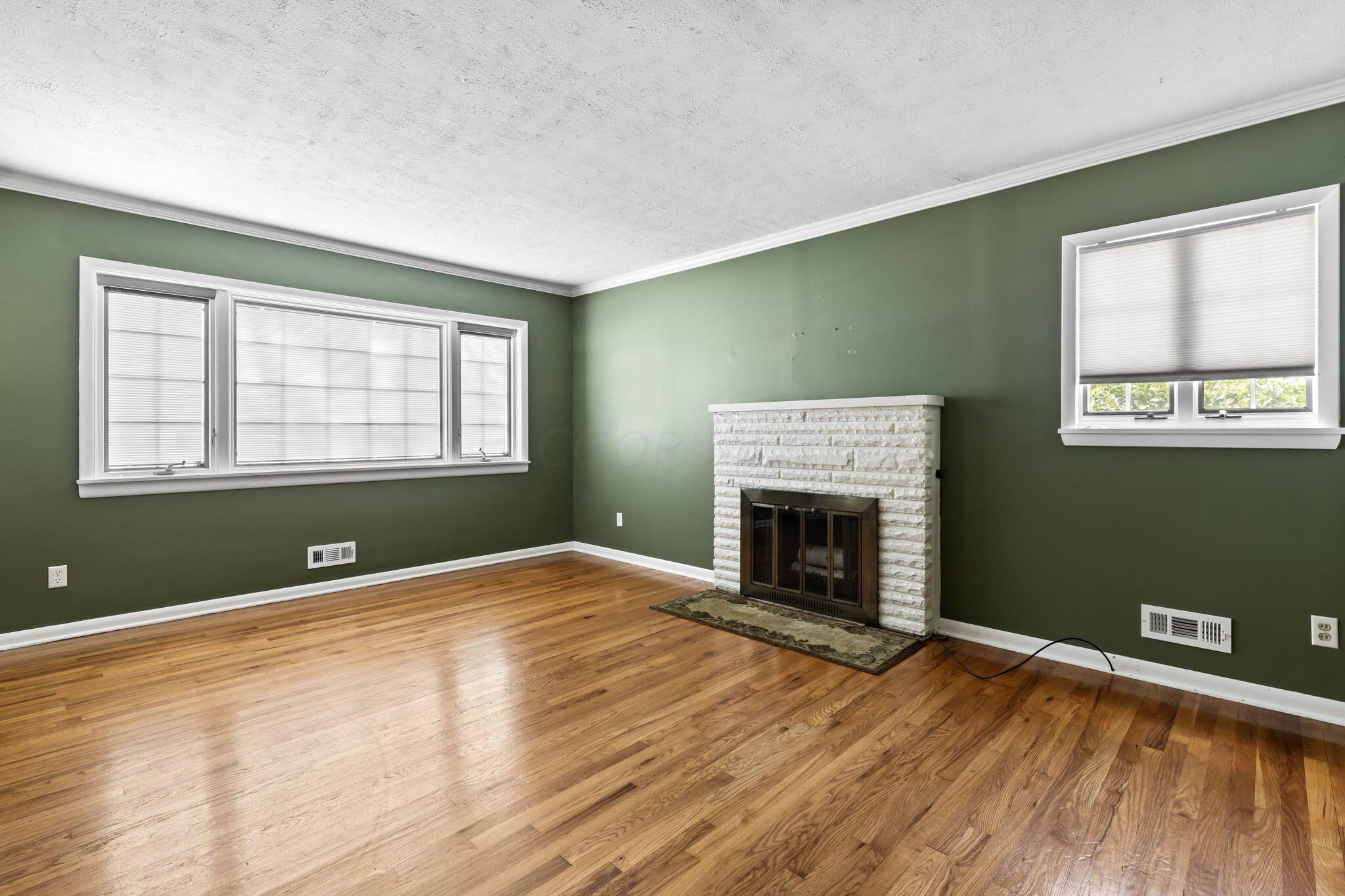 2796 Brandon Road Columbus, OH 43221 - Photo 7 of 44 Living Room