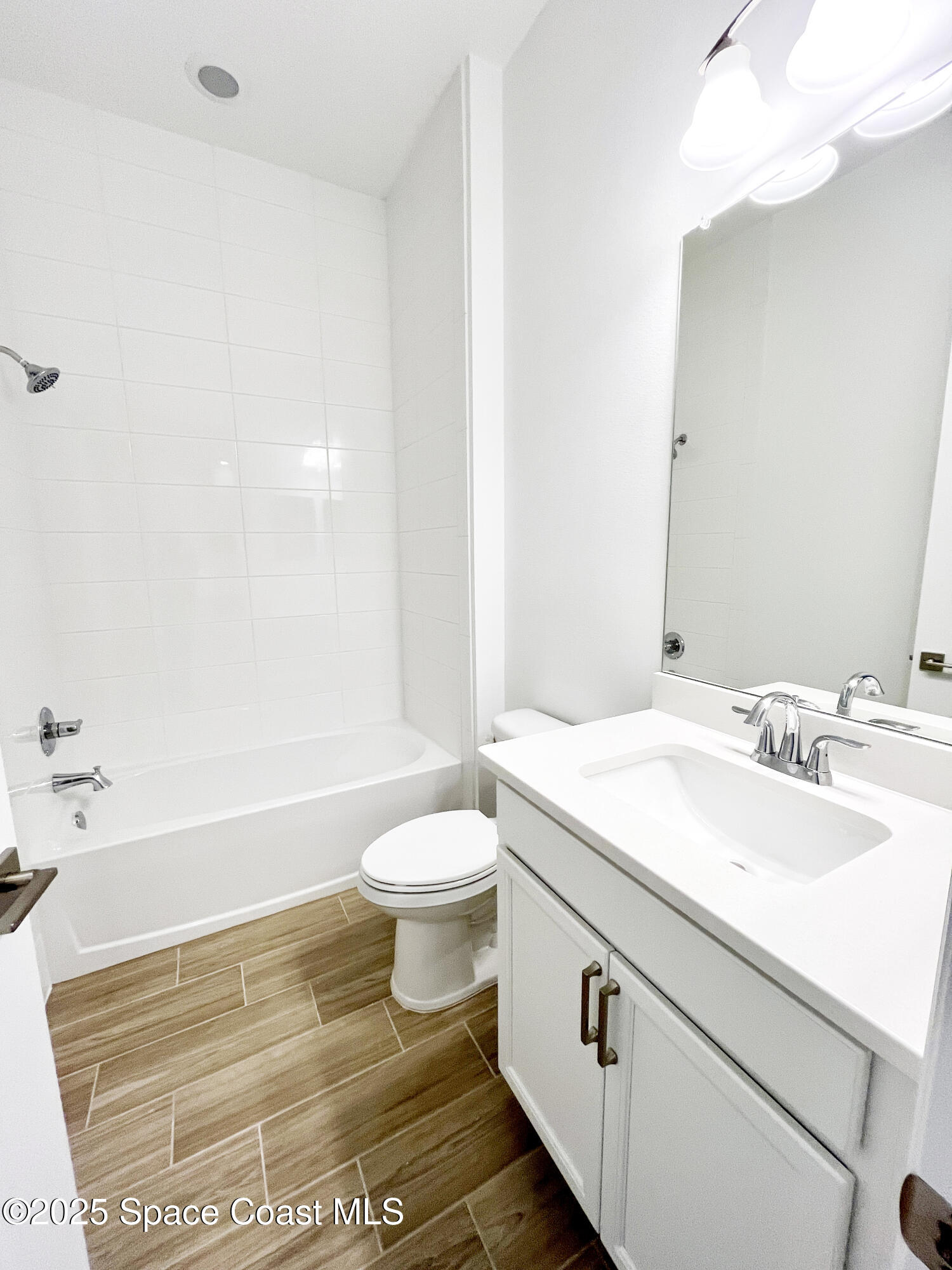 7707 Cache Crk Lane Melbourne, FL 32940 - Photo 9 of 18 a bathroom with a sink a toilet and a bathtub