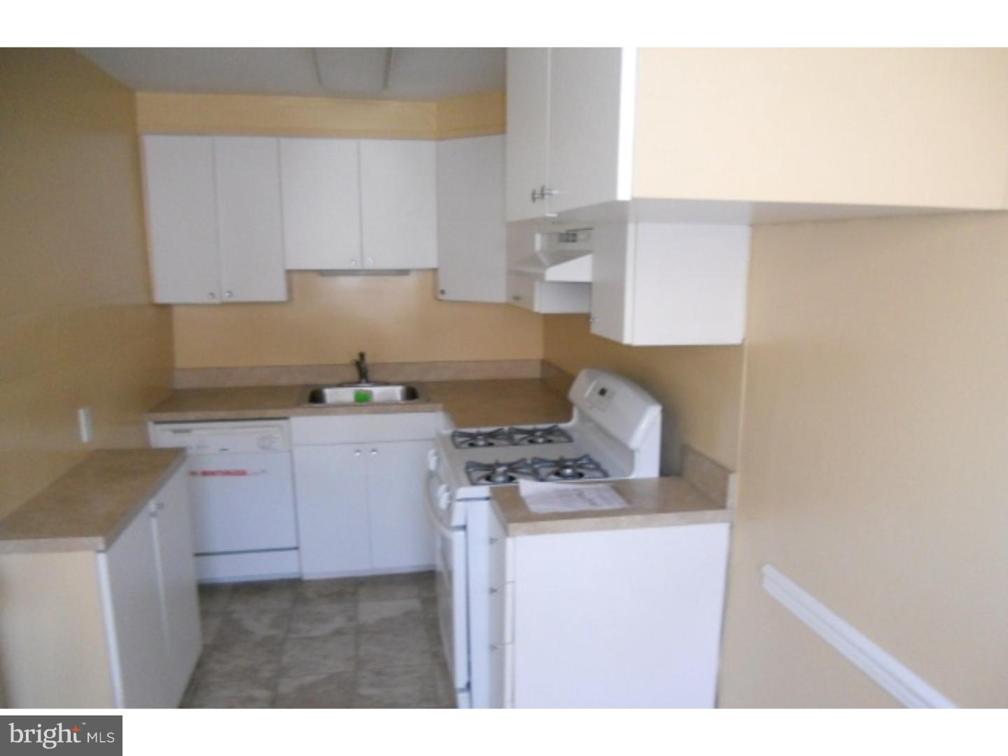 1617 Pennington Road Philadelphia, PA 19151 - Photo 5 of 19 Kitchen