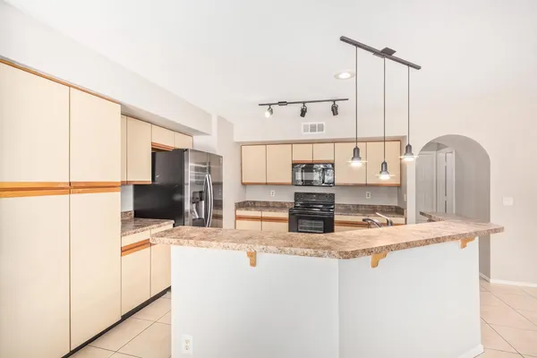 $2,595 | 7392 West Kristal Way, Glendale, AZ 85308