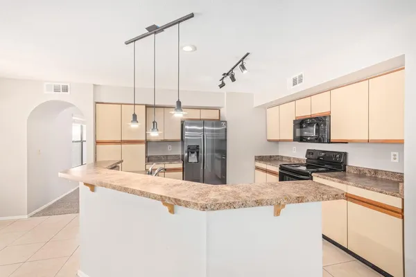 $2,595 | 7392 West Kristal Way, Glendale, AZ 85308
